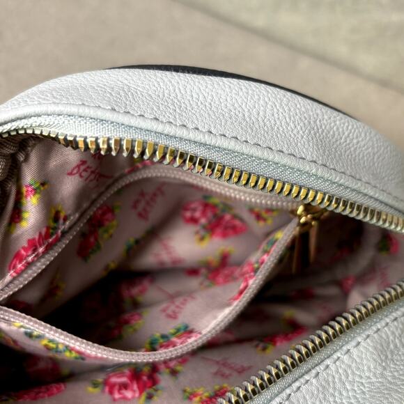 Betsey Johnson Navy Light Blue Leather Designer Crossbody Handbag Purse NWOT - Picture 7 of 8